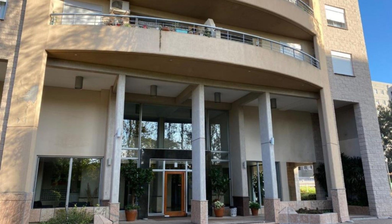 Tragedia en Salta: un niño de 13 años murió tras caer de un edificio de las Torres Balcarce