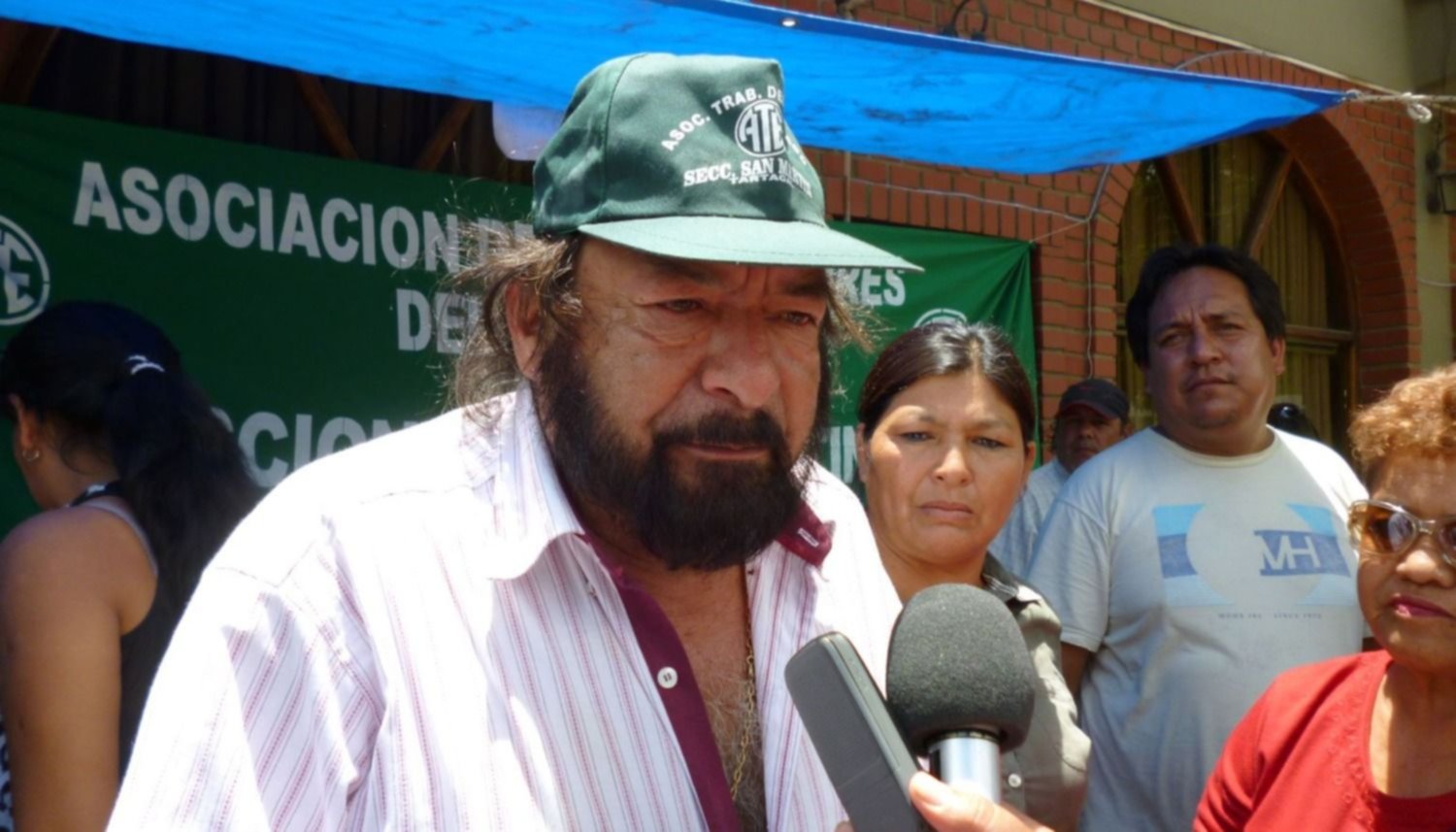 Duelo y asueto por la muerte de Fermín Hoyos
