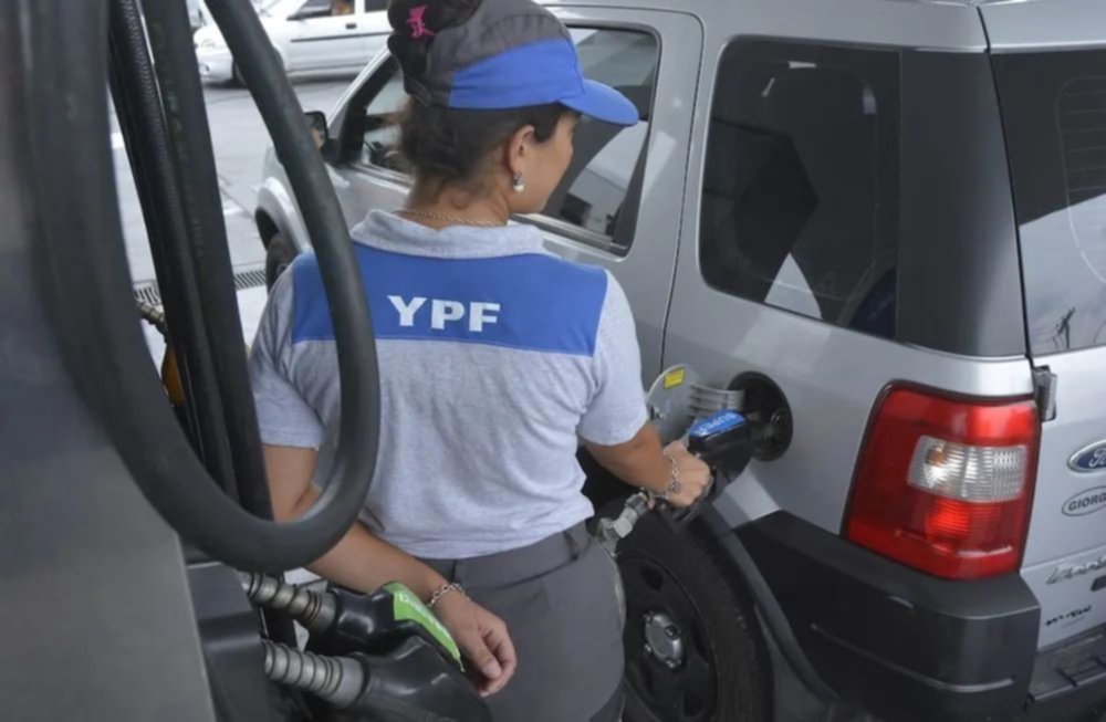 YPF aplicó un  aumento al precio de los combustibles