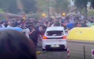 VIDEO. Indignante: atropellaron a hinchas antes del partido Espanyol-Barcelona y hay 13 heridos