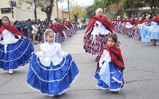 VIDEO: la fiesta del 25 de Mayo se vivió en los barrios