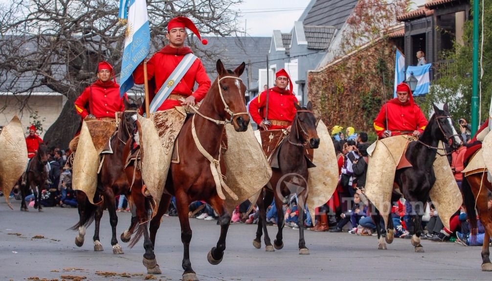 HÉROE NACIONAL | Desfile por los 196 años de la muerte de Güemes. Foto: Jan Touzeau HÉROE NACIONAL | Desfile por los 196 años de la muerte de Güemes. Foto: Jan Touzeau