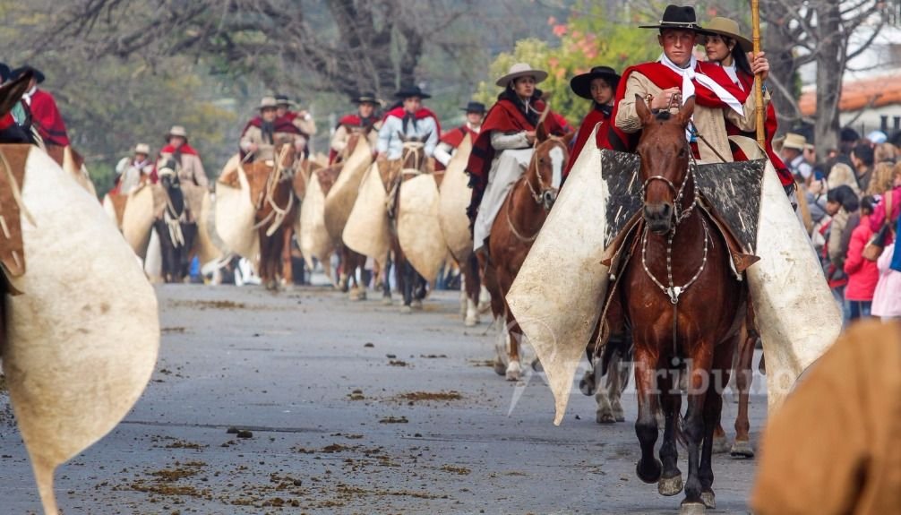 HÉROE NACIONAL | Desfile por los 196 años de la muerte de Güemes. Foto: Jan Touzeau HÉROE NACIONAL | Desfile por los 196 años de la muerte de Güemes. Foto: Jan Touzeau