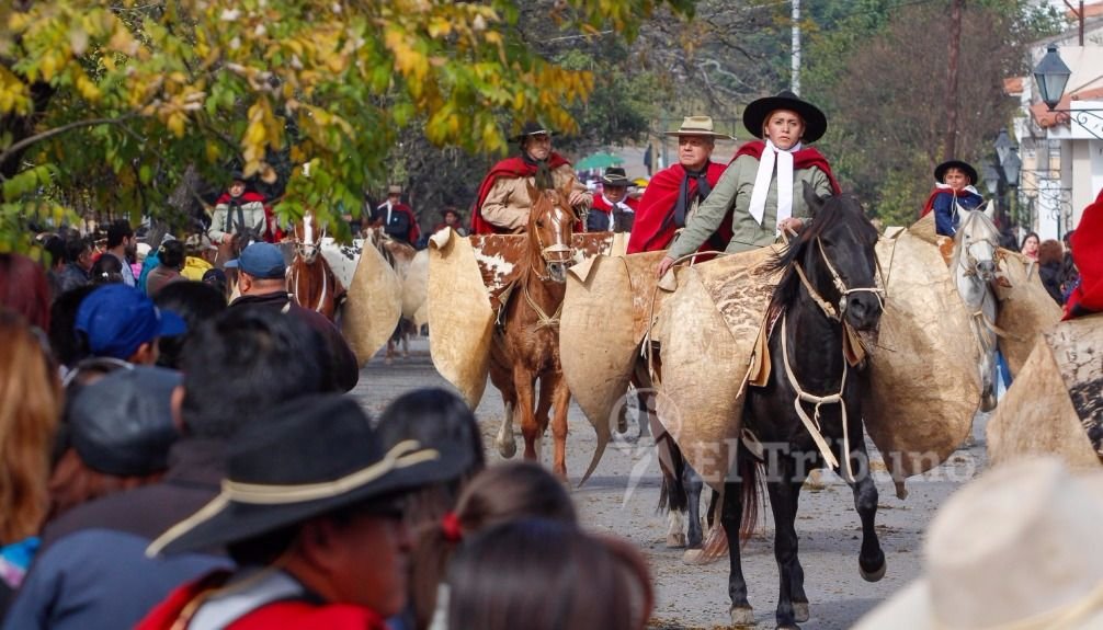 HÉROE NACIONAL | Desfile por los 196 años de la muerte de Güemes. Foto: Jan Touzeau HÉROE NACIONAL | Desfile por los 196 años de la muerte de Güemes. Foto: Jan Touzeau