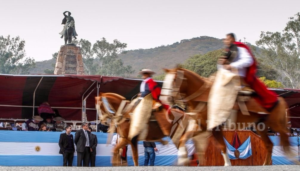 HÉROE NACIONAL | Desfile por los 196 años de la muerte de Güemes. Foto: Jan Touzeau HÉROE NACIONAL | Desfile por los 196 años de la muerte de Güemes. Foto: Jan Touzeau