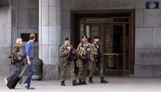 Murió el presunto terrorista abatido en la estación Central de Bruselas