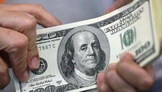 El dólar superó los 23 pesos en algunos bancos de la city porteña