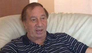 Carlos Bilardo salió de terapia pero tiene una dilatación cerebral