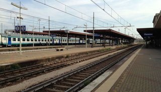 Se sacó una selfie con una mujer atropellada por el tren de fondo