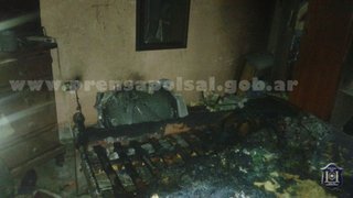 Rescataron a tres niños de un incendio en Santa Lucía