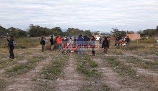 Toman tierras ubicadas detrás de las viviendas de la Tupac