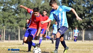 Cachorros le sacó una pequeña ventaja al albo en las inferiores