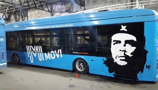 Los ómnibus de Rosario recuerdan los 90 años del natalicio del "Che" Guevara