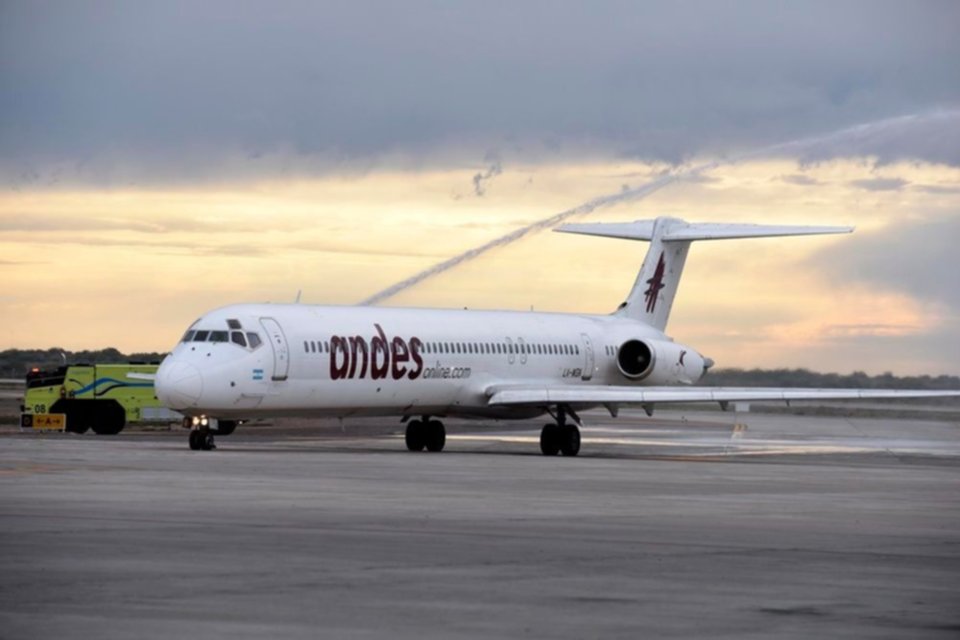 Un avión varado de Andes complicó las salidas de vuelos en Aeroparque