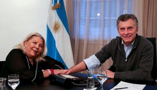 "Estoy al lado de Macri, sobre todo en crisis", dijo Carrió y minimizó su amenaza de romper con Cambiemos