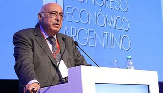 "Probablemente tengamos 6 meses de reducción del empleo y aumento de la inflación"