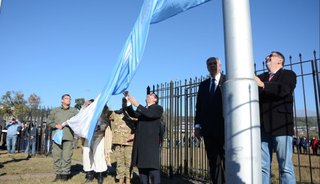 Renuevan las enseñas patrias en el Parque de las Banderas