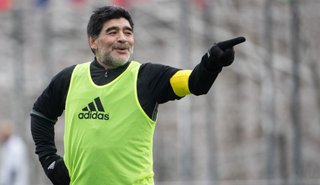 El "Kün" "no está para jugar los 90 dijo Maradona