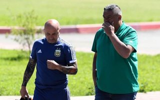 El presidente de la AFA busca unir a la Selección con un DT cada vez más lejos El presidente de la AFA busca unir a la Selección con un DT cada vez más lejos