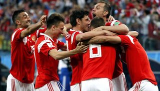 El anfitrión Rusia ante Uruguay, por ser primero