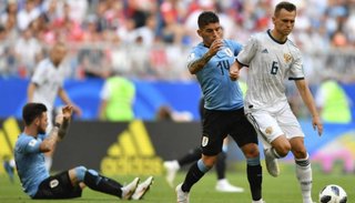 Uruguay goleó a Rusia y se aseguró el primer puesto del Grupo A