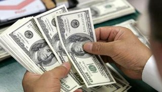 El dólar volvió a a subir y cerró a $28,67 para la venta