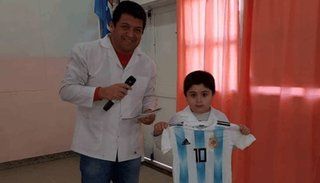 Un 10 en compañerismo: ganó la camiseta de Argentina, pero como ya la tenía pidió que la sorteen entre sus compañeros