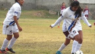 Las cuervitas dieron un concierto de goles en el clásico juvenil
