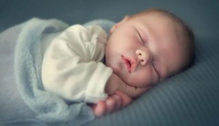 La ANMAT prohibió la venta de unas toallitas húmedas para bebés