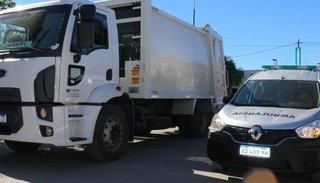 Adquieren un camión compactador y una ambulancia para el hospital