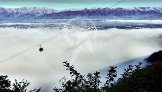 Otra vez, la ciudad cubierta por una densa neblina