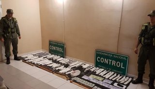 Hallan más de 30 kilos de cocaína ocultos en reposeras y hay tres detenidos