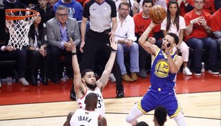 NBA: Golden State Warriors le aguó el festejo a los Raptors
