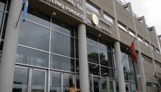 No ve a sus hijos hace más de cuatro meses y está desesperada
