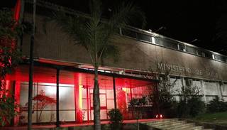 Por el Día Mundial del Donante de Sangre, edificios de Jujuy se iluminan de rojo