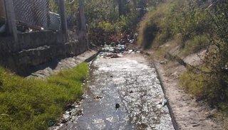 Antiguas pérdidas de agua perjudican al barrio San Antonio