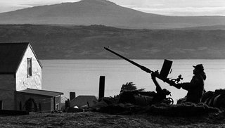 Malvinas: soldados argentinos engañaron a los ingleses con caños de PVC que simulaban ser cañones