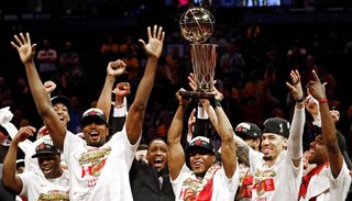 Una farmacia y un traspaso en el camino al título de Toronto Raptors