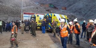 VIDEO. Rescatan un minero con vida y encuentran a otro muerto