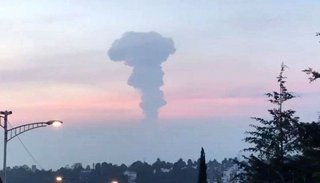 VIDEO. El volcán Popocatépetl hizo erupción esta madrugada en México