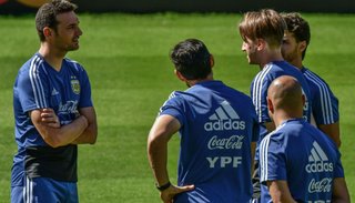 Scaloni y un martes movido. Di María y Agüero quedarían afuera