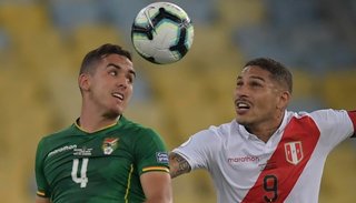Perú fue demasiado para el débil Bolivia y le ganó 3 a 1