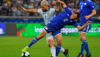 Video.Con ayuda del VAR, Argentina igualó con Paraguay y define su suerte ante Qatar