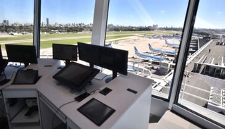 El paro de controladores aéreos provoca demoras y reprogramaciones en todo el país