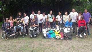 Invitan a voluntarios a salir a bailar junto a chicos con discapacidad