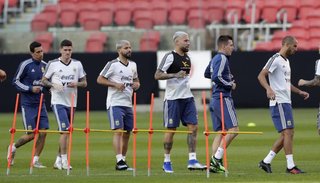 Argentina entrenó y ya se prevén dos variantes