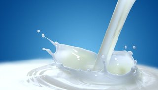 Nueva suba: el precio de la leche en las góndolas podría llegar a los $100