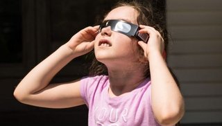 Atentos: recomiendan observar el eclipse con protección visual adecuada