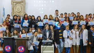 Jóvenes cuidadores y promotores de salud