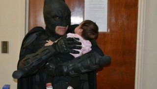 Video. Reconocieron al "Batman Solidario" como ciudadano destacado